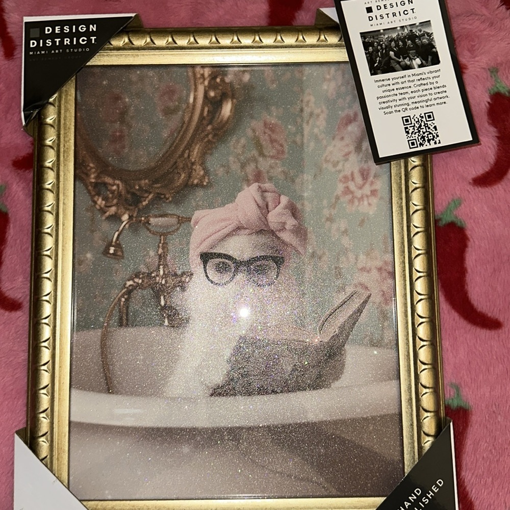 Design District Glass Chic Cat Wall Art with Pink